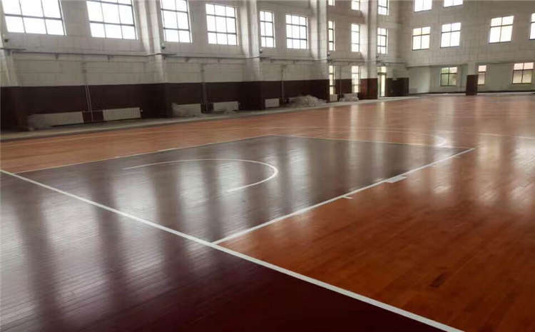 体育运动场馆怎么选择运动木地板厂家