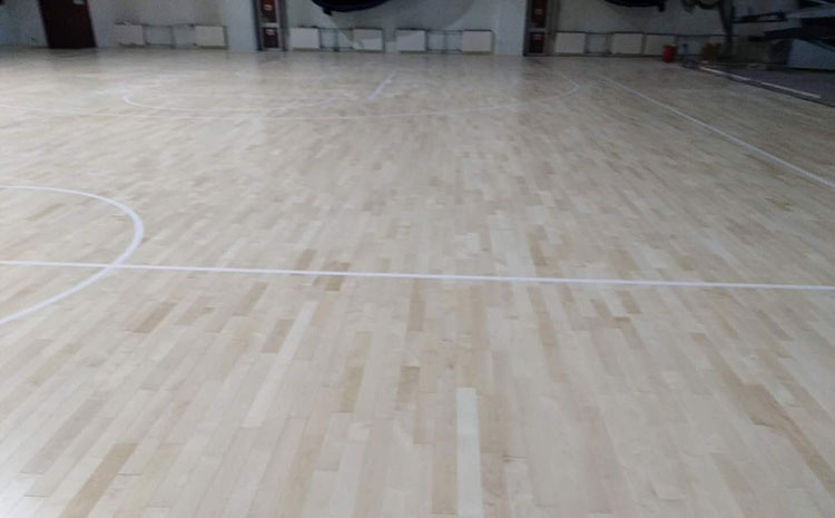欧氏24厚篮球运动地板翻新施工