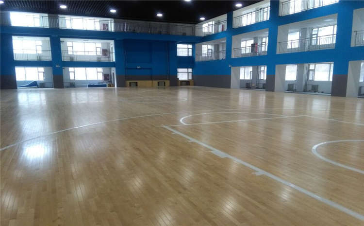 枫桦木体育运动地板怎么翻新