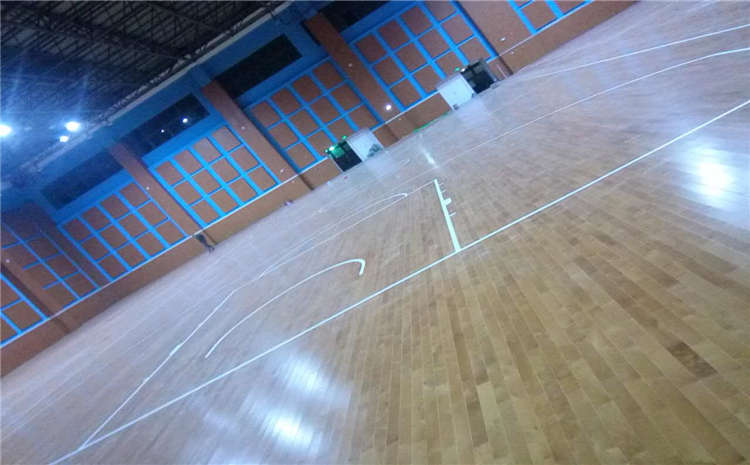 欧氏松木木地板篮球馆造价是的多少？
