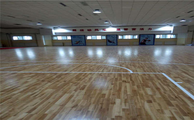 欧氏俄勒冈松排球馆木地板怎么翻新？