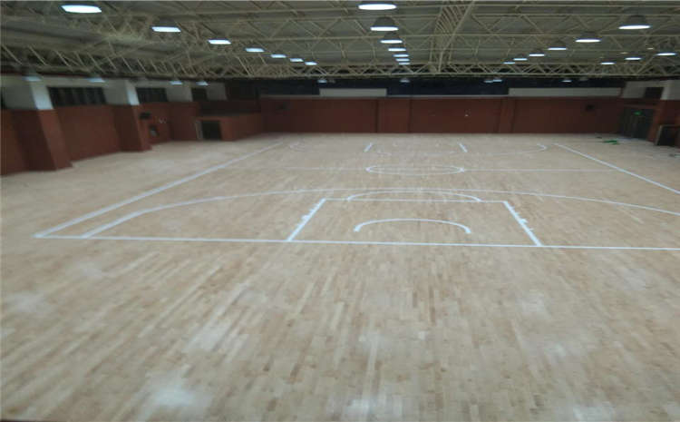 欧氏松木篮球场实木地板怎么翻新