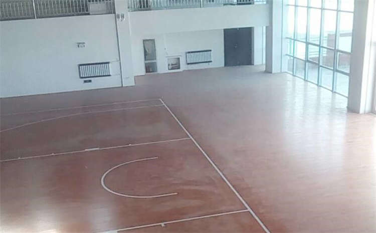 欧氏22厚篮球馆木地板多少钱一平米？