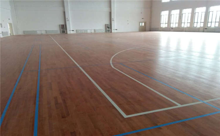 欧氏学校篮球场地木地板怎么维修？