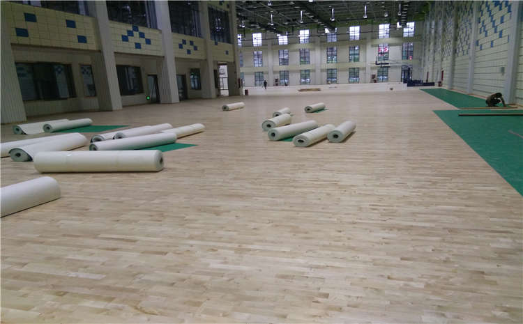 体育运动木地板的优缺点是什么？