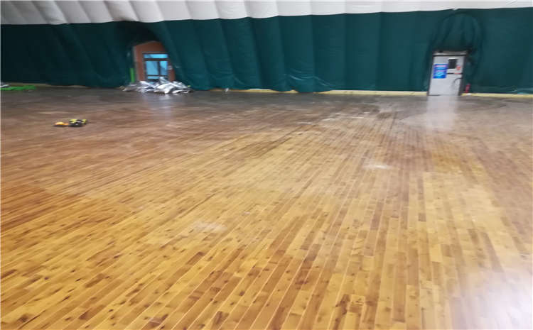 欧氏学校运动体育地板翻新施工