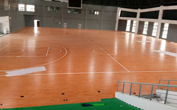 欧氏学校篮球馆木地板翻新施工
