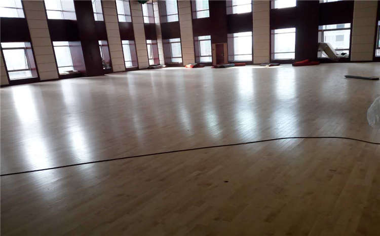 欧氏硬木企口篮球场地木地板一般多少钱？