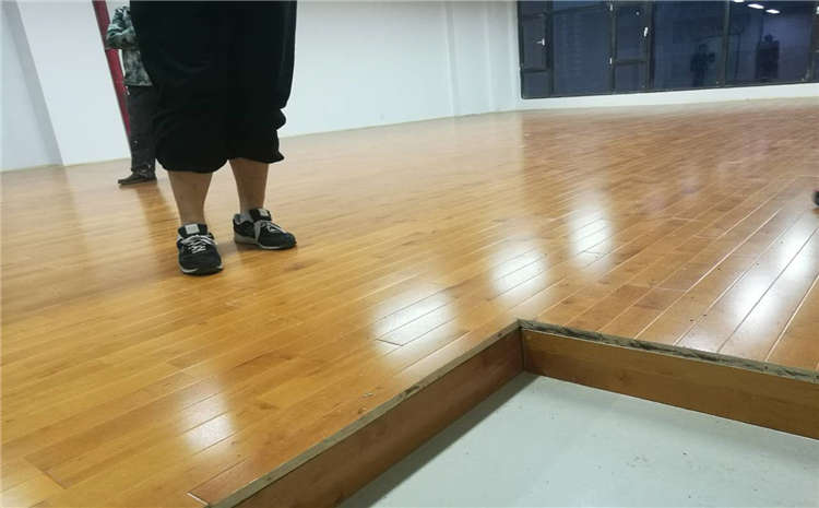 体育木地板如何翻新？