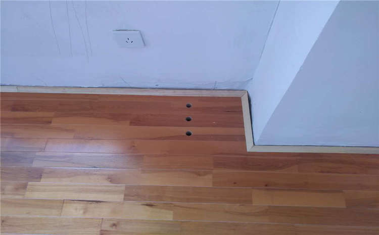 欧氏松木乒乓球馆木地板多少钱一平米？