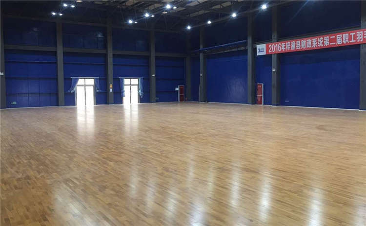 桦木运动地板特点和色差