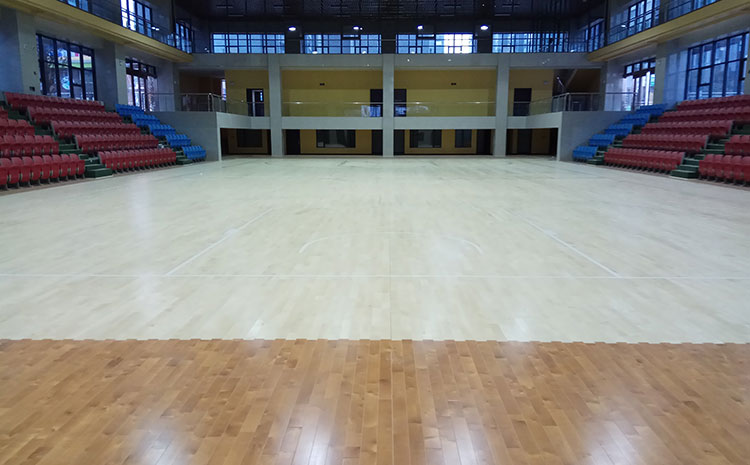 欧氏专业的木地板篮球馆多少钱一平米？