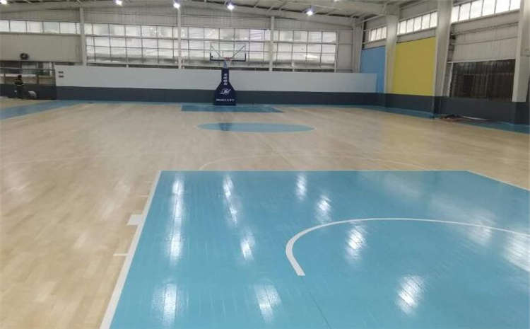 篮球场木地板有什么优势？